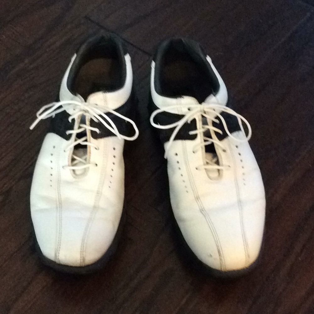 Men’s golf shoes
